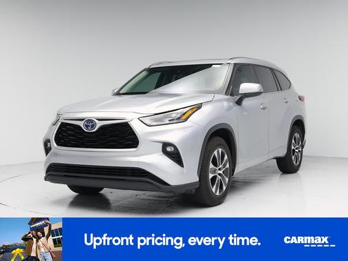 Silver 2021 Toyota Highlander Hybrid XLE