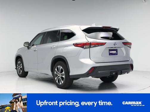 Silver 2021 Toyota Highlander Hybrid XLE
