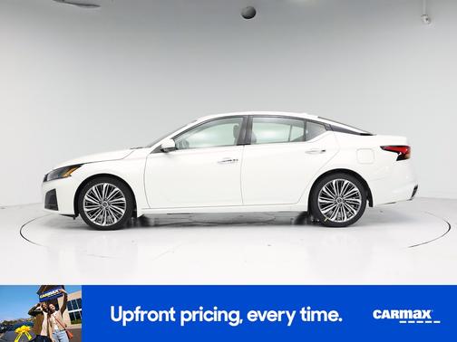 White 2023 Nissan Altima SL