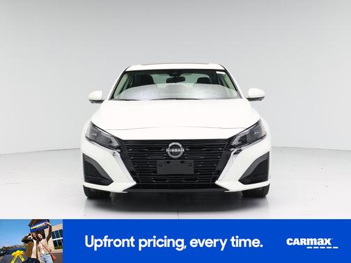 White 2023 Nissan Altima SL
