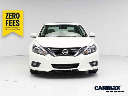 White 2017 Nissan Altima SV