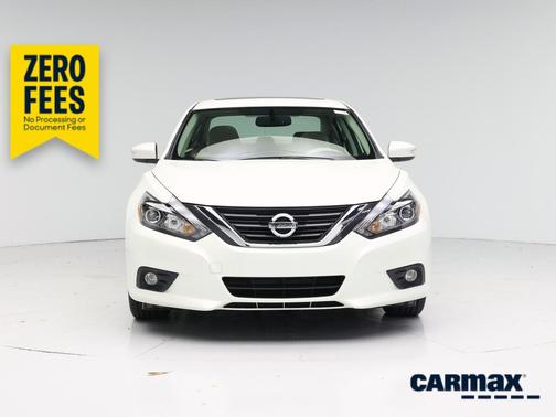 White 2017 Nissan Altima SV