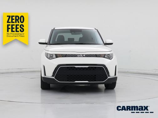 White 2025 Kia Soul LX
