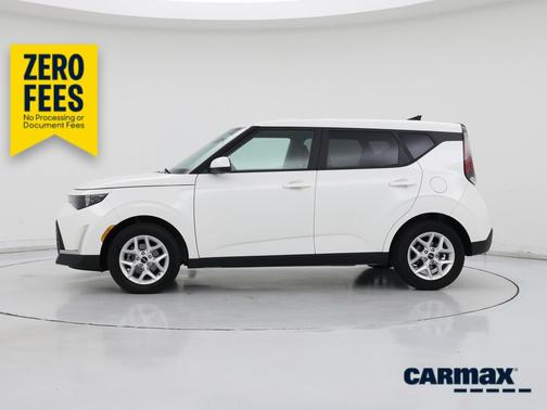 White 2025 Kia Soul LX