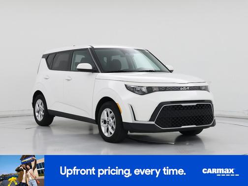 White 2025 Kia Soul LX