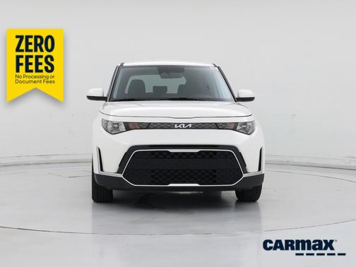 White 2025 Kia Soul LX