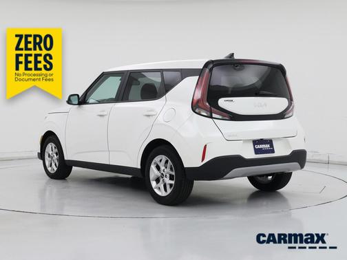 White 2025 Kia Soul LX