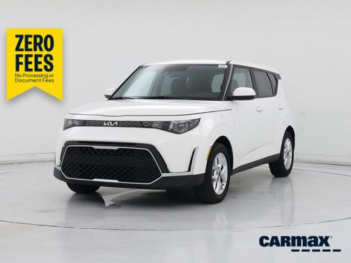 White 2025 Kia Soul LX