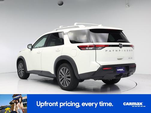 White 2023 Nissan Pathfinder SL