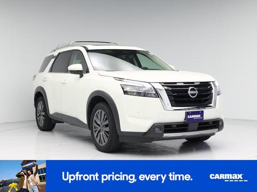 White 2023 Nissan Pathfinder SL