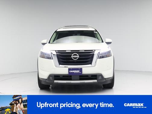 White 2023 Nissan Pathfinder SL