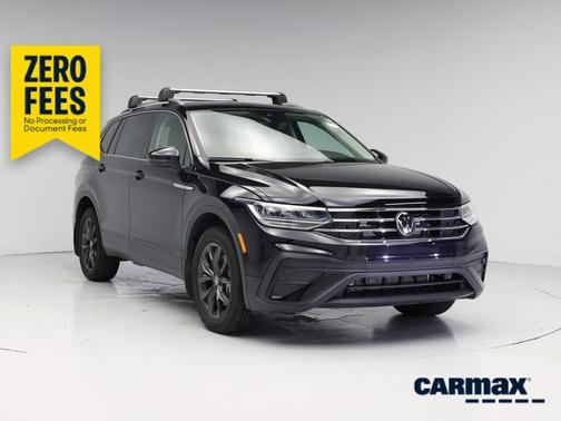 Black 2024 Volkswagen Tiguan SE