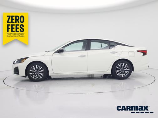 White 2025 Nissan Altima SV