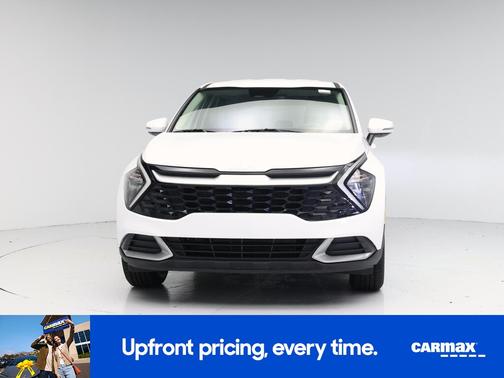 White 2023 Kia Sportage EX