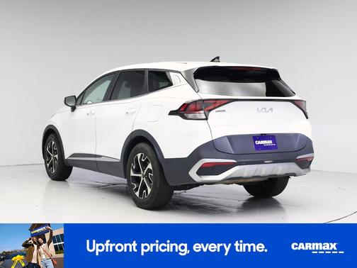 White 2023 Kia Sportage EX