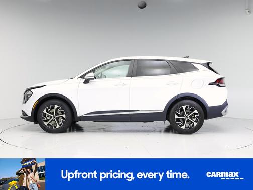 White 2023 Kia Sportage EX