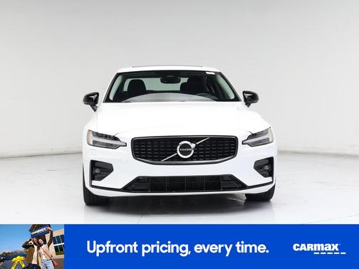 2024 Volvo S60 B5 Core Dark Theme