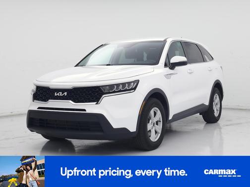 White 2023 Kia Sorento LX