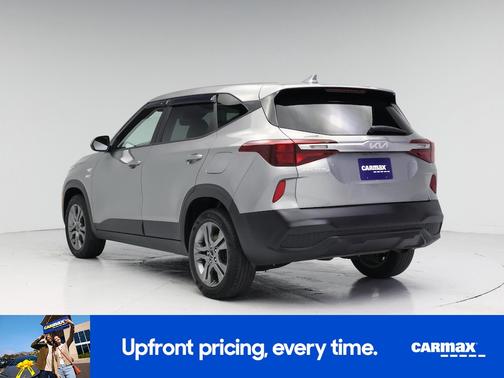 Gray 2023 Kia Seltos LX