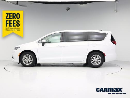 White 2023 Chrysler Pacifica Touring L
