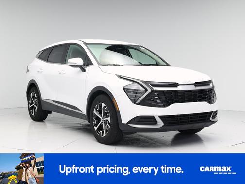 White 2025 Kia Sportage EX