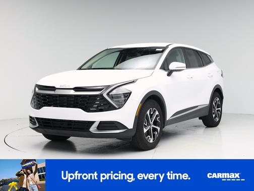 White 2025 Kia Sportage EX