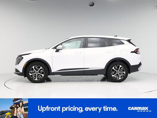 White 2025 Kia Sportage EX