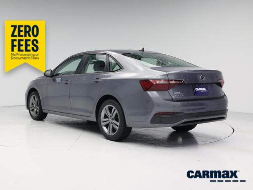 Gray 2022 Volkswagen Jetta SE