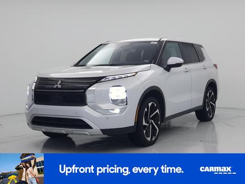 White 2024 Mitsubishi Outlander SE