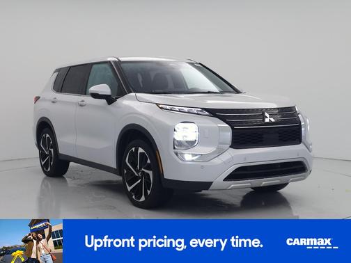 White 2024 Mitsubishi Outlander SE