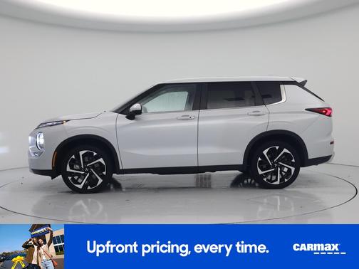 White 2024 Mitsubishi Outlander SE