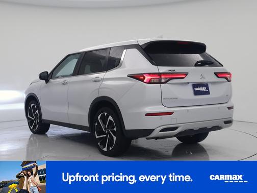 White 2024 Mitsubishi Outlander SE