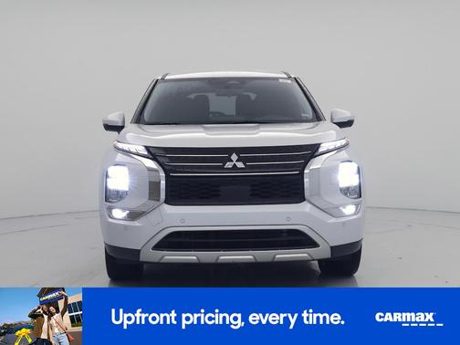 White 2024 Mitsubishi Outlander SE