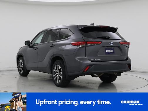 Gray 2023 Toyota Highlander Hybrid XLE