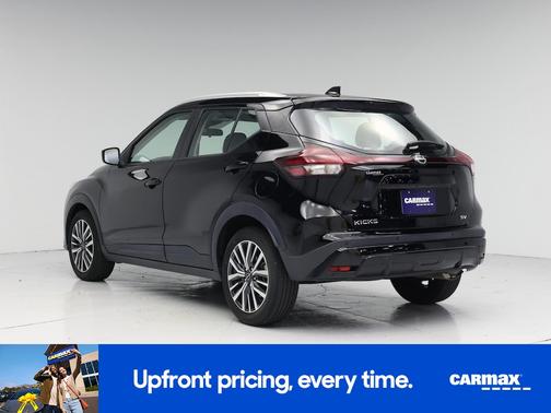Black 2022 Nissan Kicks SV