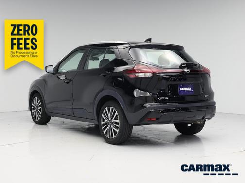 Black 2022 Nissan Kicks SV