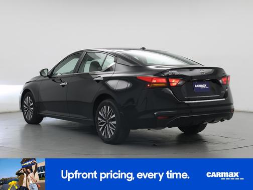 Black 2023 Nissan Altima SV
