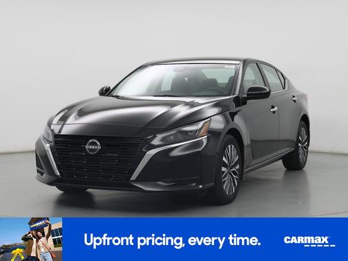 Black 2023 Nissan Altima SV