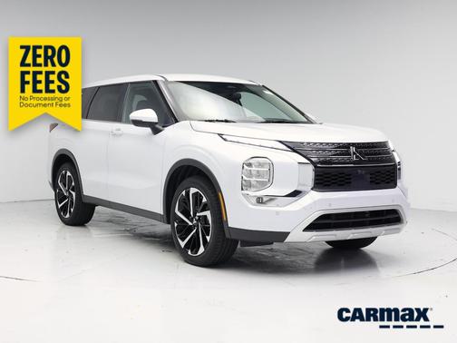 White 2024 Mitsubishi Outlander SE