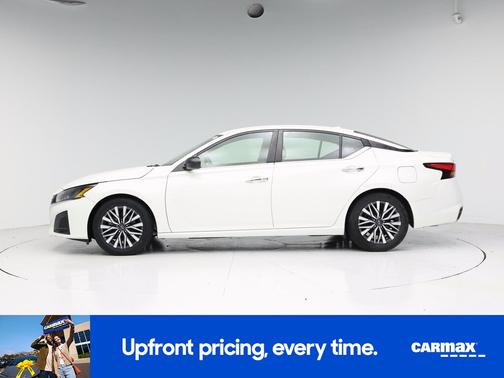 White 2024 Nissan Altima SV