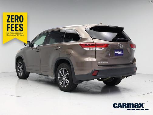 Brown 2018 Toyota Highlander XLE