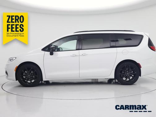 White 2025 Chrysler Pacifica Limited