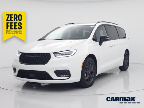 White 2025 Chrysler Pacifica Limited