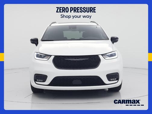 White 2025 Chrysler Pacifica Limited