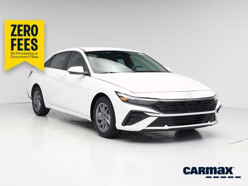 White 2024 Hyundai ELANTRA SEL