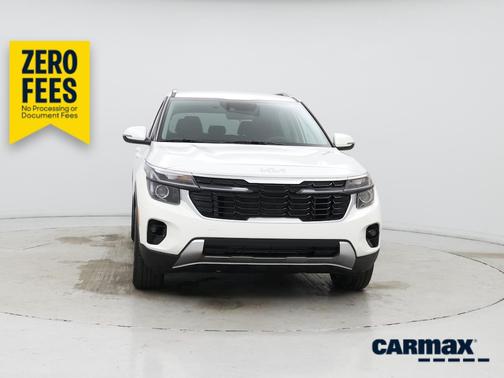 White 2024 Kia Seltos EX