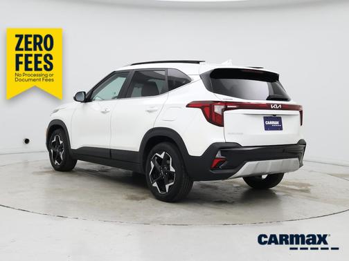 White 2024 Kia Seltos EX