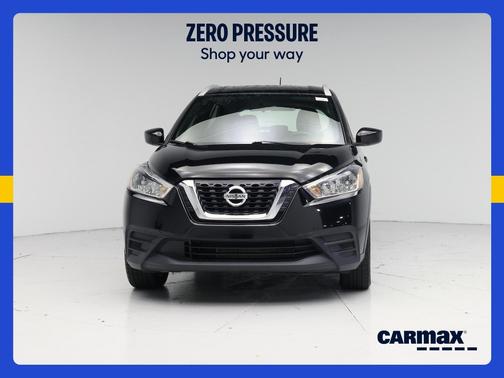 Black 2018 Nissan Kicks SV