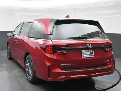 Radiant Red Metallic II 2026 Honda Odyssey Touring