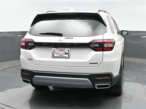 2025 Honda Pilot Touring 8-Passenger